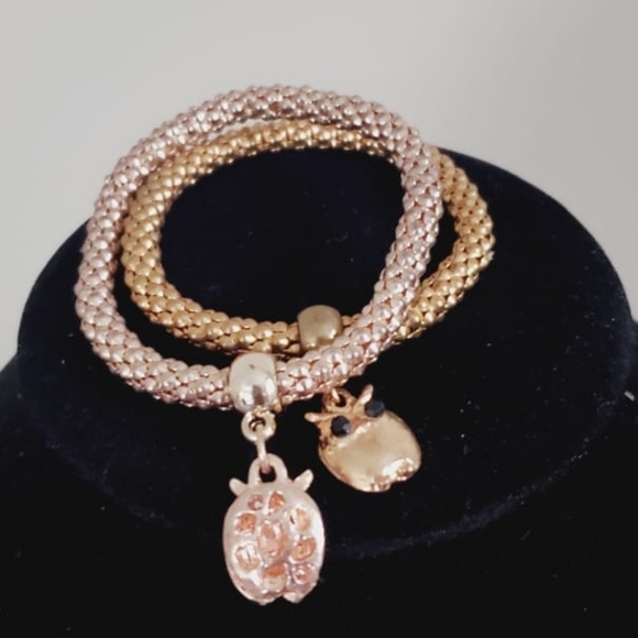 Gold Tone Wooven Wide Chain  Vermeil Bracelet. 🌴 - Picture 6 of 7